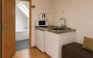 Compact kitchenette inside Verdo Hotel family room with microwave, sink, and practical boutique-style accommodation setup.
