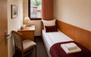 Verdo Hotel single room with comfortable single bed, workspace desk, natural daylight, and cozy boutique hotel atmosphere.