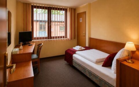 Verdo Hotel single room with comfortable single bed, workspace desk, warm lighting, and clean boutique hotel interior.